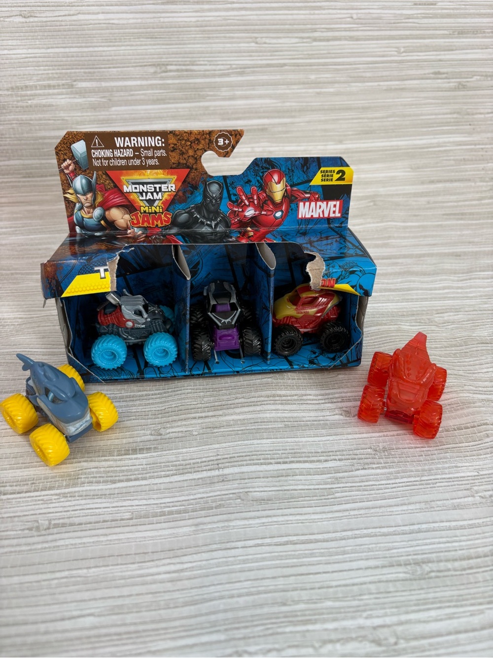 🆕 MONSTER JAM ✨ mini jams marvel & megladon set New
